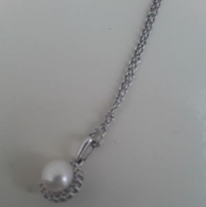 beautiful pearl necklace